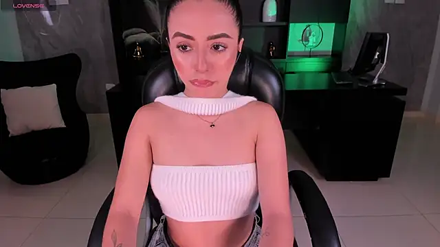 IsabellaMoreau online show from March 15, 5:31 pm