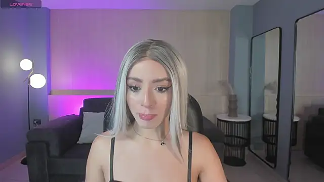 IsabellaMoreau online show from May 7, 7:50 pm