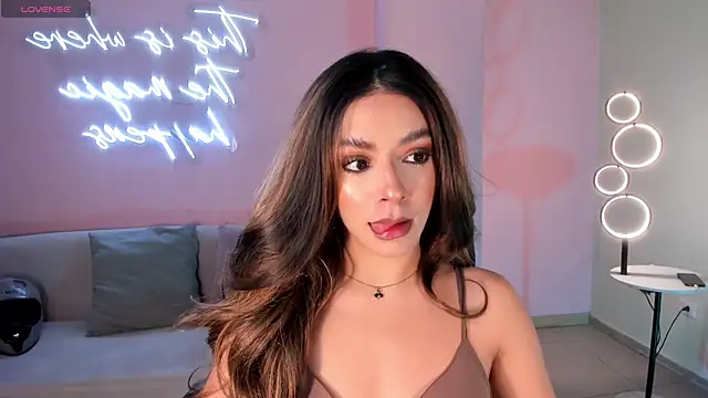 Snapshot of IsabellaMoreau chatting on June 12, 7:22 pm IsabellaMoreau online show from June 12, 7:22 pm