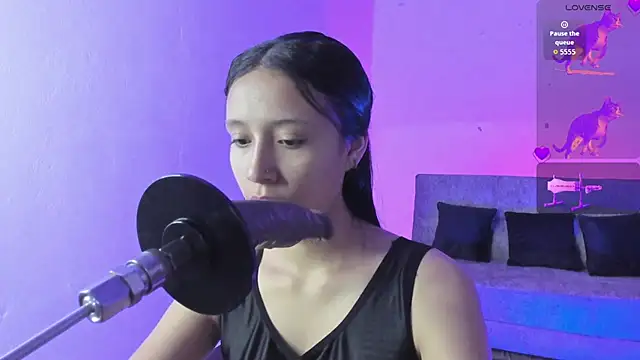 Snapshot of alicemoon__ chatting on September 19, 10:41 am alicemoon   online show from September 19, 10:41 am