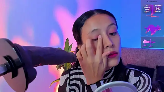 alicemoon   online show from December 21, 9:37 pm