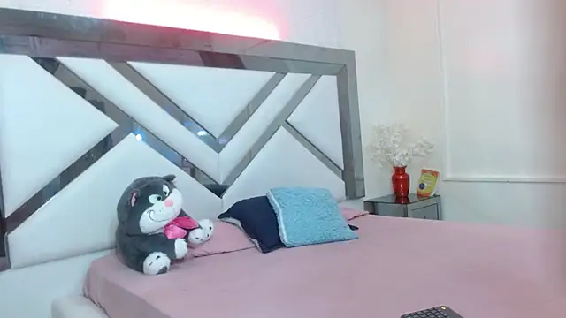 samara selene online show from December 1, 7:15 pm