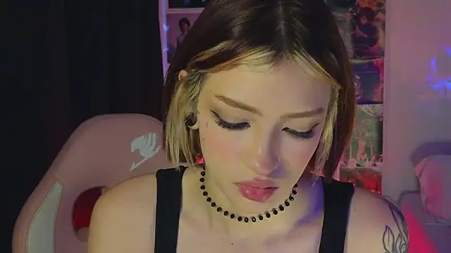 Snapshot of Moonlightt_21 chatting on July 18, 10:07 pm Moonlightt 21 online show from July 18, 10:07 pm