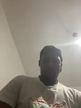 Snapshot of freedmar chatting on April 19, 10:23 pm freedmar online show from April 19, 10:23 pm