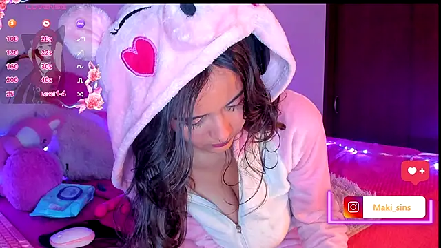 Snapshot of Maki_sins chatting on November 23, 5:06 am Maki sins online show from November 23, 5:06 am