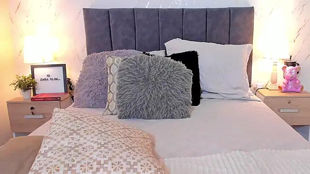 Snapshot of Zaraslim_ chatting on September 18, 2:14 am Zaraslim online show from September 18, 2:14 am