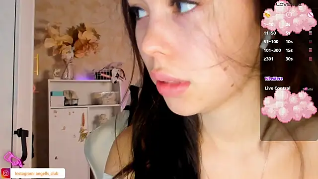 Snapshot of Idnkjustadeline chatting on October 27, 5:08 am Idnkjustadeline online show from October 27, 5:08 am
