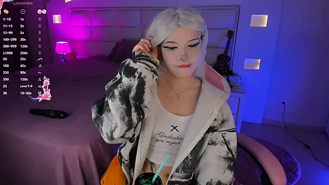 Cuddly Kitten online show from September 27, 10:27 pm