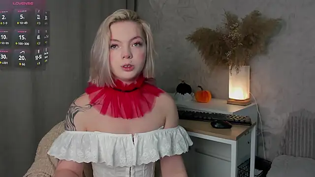 Snapshot of Katrina_Carter chatting on October 31, 3:25 am Katrina Carter online show from October 31, 3:25 am