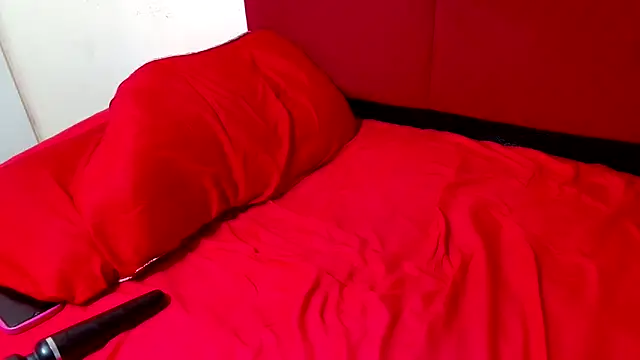 HugeTitisxx online show from March 5, 6:37 pm