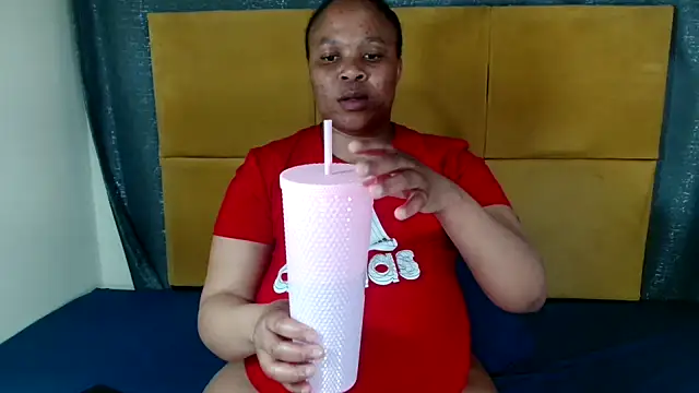 HugeTitisxx online show from May 30, 10:21 am