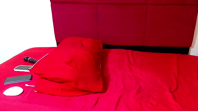 HugeTitisxx online show from April 13, 1:37 pm