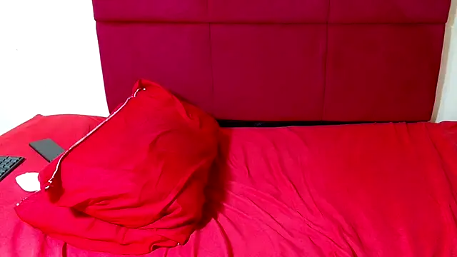 HugeTitisxx online show from February 6, 6:15 pm