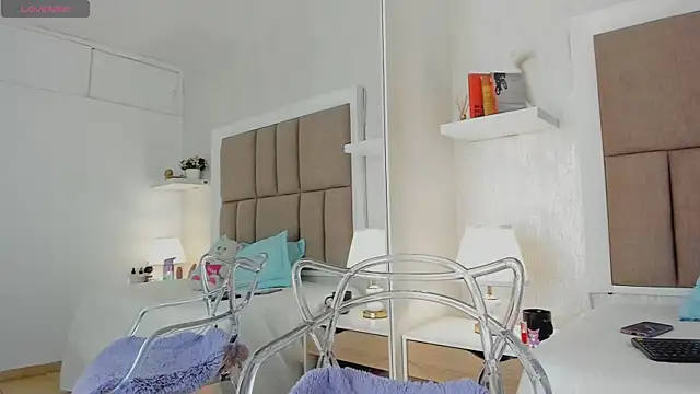 Snapshot of Alisson_Owen chatting on November 6, 4:05 am Alisson Owen online show from November 6, 4:05 am