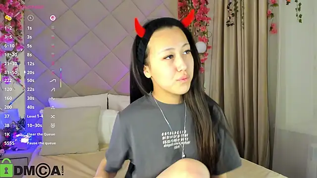 Snapshot of Nelly_Kimm chatting on December 2, 12:44 am Nelly Kimm online show from December 2, 12:44 am