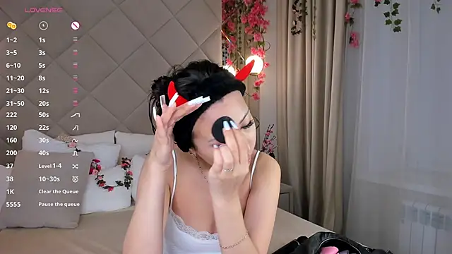 Snapshot of Nelly_Kimm chatting on November 27, 1:17 am Nelly Kimm online show from November 27, 1:17 am