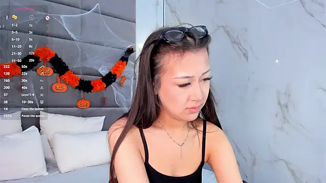 Snapshot of Nelly_Kimm chatting on October 28, 1:17 am Nelly Kimm online show from October 28, 1:17 am