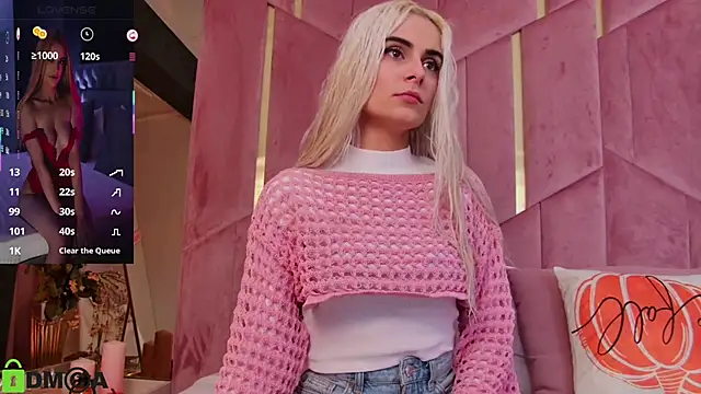 Snapshot of SelenaDaze chatting on October 30, 4:44 am SelenaDaze online show from October 30, 4:44 am