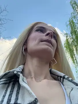 SelenaDaze online show from April 8, 4:25 am