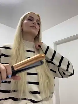 SelenaDaze online show from March 28, 5:52 am