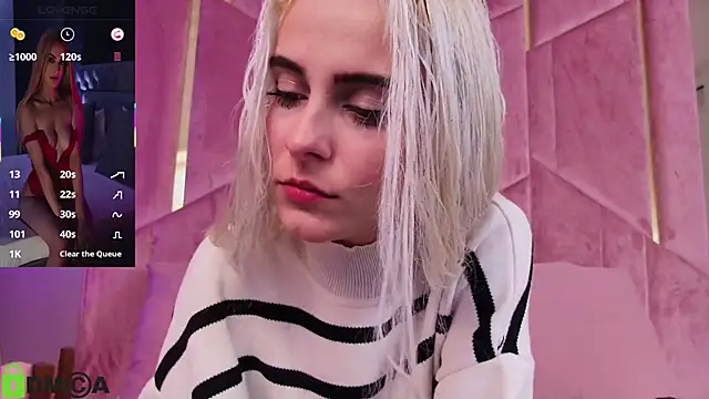 Snapshot of SelenaDaze chatting on November 3, 4:28 am SelenaDaze online show from November 3, 4:28 am