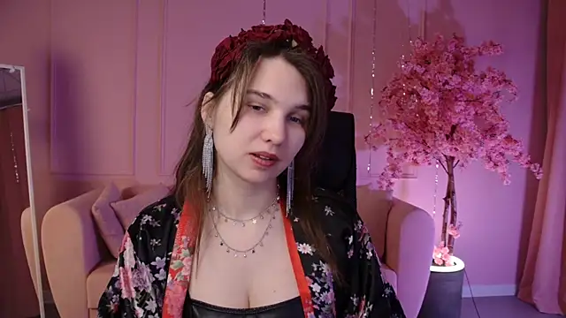Snapshot of TessaMill chatting on April 30, 5:25 am TessaMill online show from April 30, 5:25 am