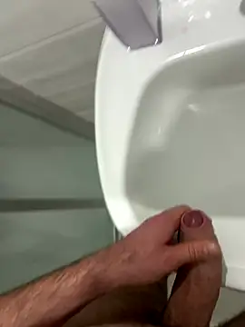 Snapshot of geraldoo007 chatting on December 17, 1:32 am geraldoo007 online show from December 17, 1:32 am