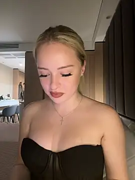 SexyEvaLips online show from May 22, 5:00 pm