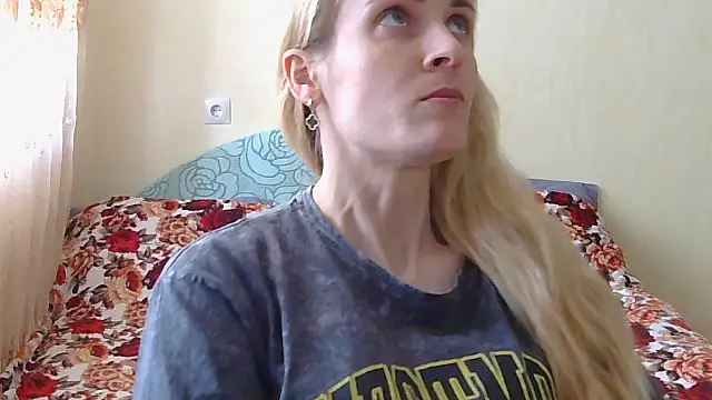 JayeTyler online show from March 26, 6:55 am