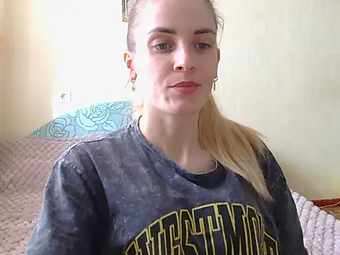 JayeTyler online show from March 4, 7:05 am