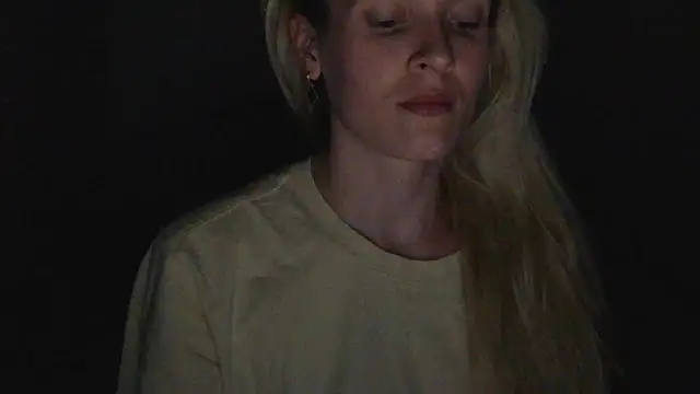 JayeTyler online show from April 8, 8:10 pm