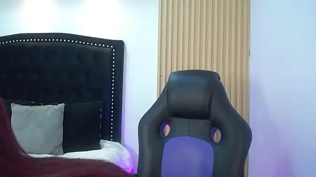 VeronicaBlake online show from April 15, 1:15 pm