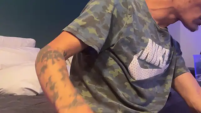 Snapshot of cough2getoff chatting on October 19, 2:47 am cough2getoff online show from October 19, 2:47 am