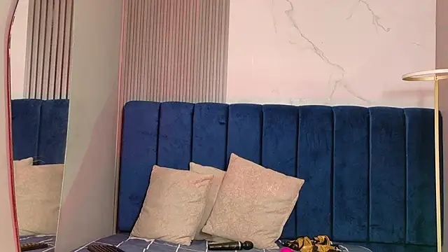 kiaratentation online show from April 13, 7:18 pm