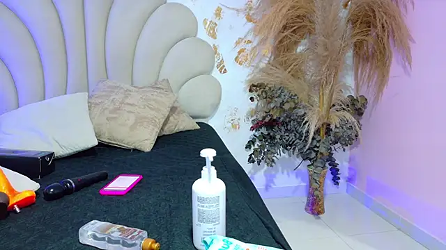 kiaratentation online show from September 26, 7:54 pm