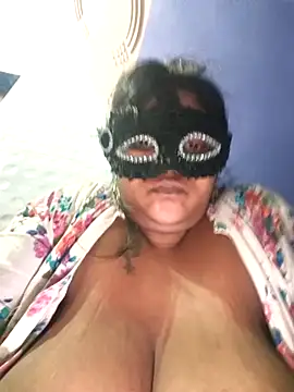 Dassing strip couple online show from October 6, 7:25 pm