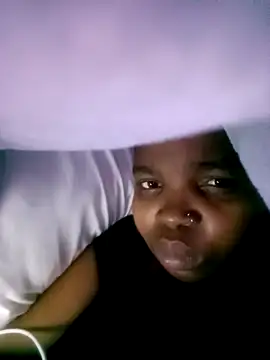 ShySexyBaddiexx online show from November 10, 1:49 pm