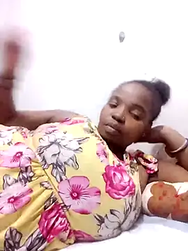 ShySexyBaddiexx online show from October 26, 1:50 am