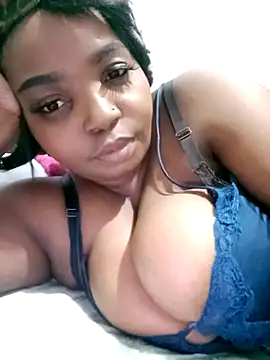 Snapshot of ShySexyBaddiexx chatting on September 24, 10:38 pm ShySexyBaddiexx online show from September 24, 10:38 pm