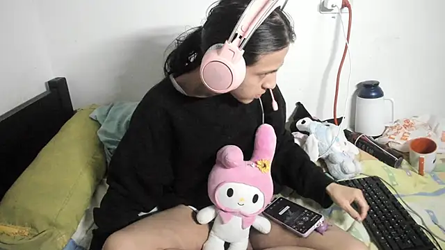 Petite-Goth online show from November 17, 11:20 pm