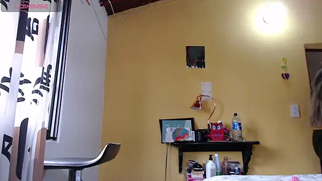 Emma Henderson online show from November 5, 12:41 pm