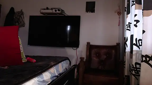 Emma Henderson online show from January 5, 5:27 pm