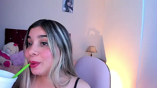 Snapshot of Madisson_Star1 chatting on February 20, 5:15 am Madisson Star1 online show from February 20, 5:15 am