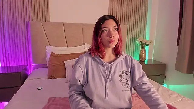 Victoria Beaumont online show from April 14, 11:59 am