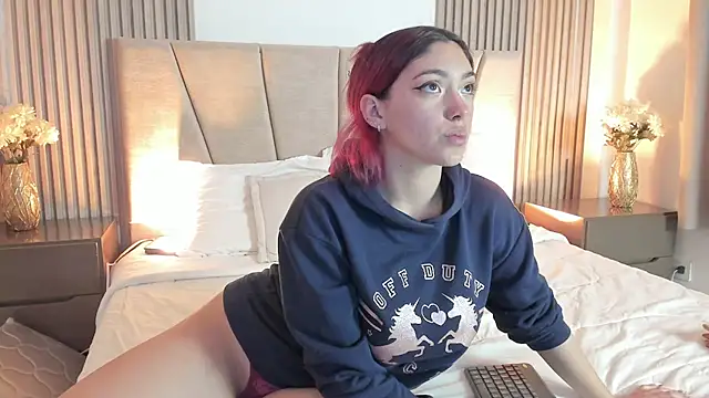 Victoria Beaumont online show from December 19, 11:45 am