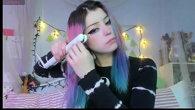 Snapshot of bunnyislewd chatting on December 17, 5:34 am bunnyislewd online show from December 17, 5:34 am