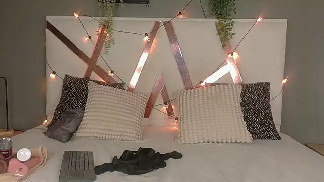 JenaCooper  online show from April 14, 3:00 am