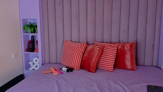 JenaCooper  online show from April 5, 11:50 am