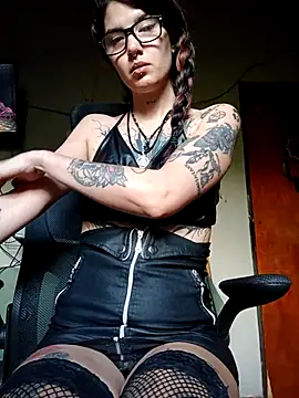 Snapshot of Darkw1tch chatting on November 12, 10:19 am Darkw1tch online show from November 12, 10:19 am