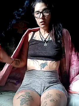 Snapshot of Darkw1tch chatting on October 16, 11:18 am Darkw1tch online show from October 16, 11:18 am